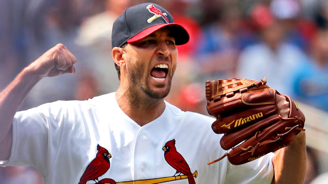 Wainwright tosses eight scoreless to help Cards sweep Cubs with 2-1 win
